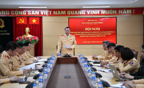50 cảnh s&aacute;t giao th&ocirc;ng tăng cường cho c&aacute;c trung t&acirc;m đăng kiểm từ s&aacute;ng 11.3