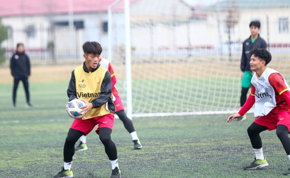 U20 Việt Nam tập lạ, kh&ocirc;ng cầu h&ograve;a U20 Iran