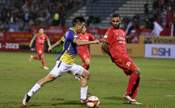 Ban tổ chức V-League 2023 vinh danh Văn Quyết, Phi Sơn
