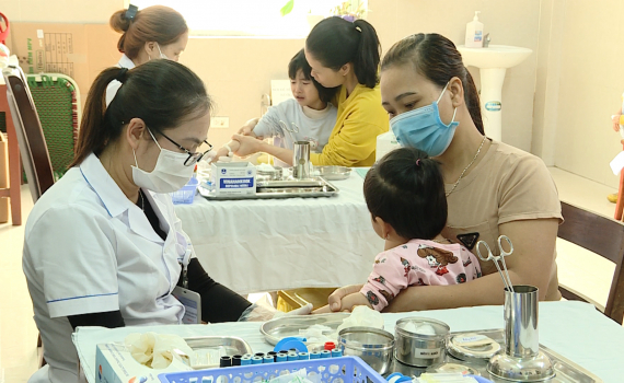 Ninh B&igrave;nh: Nhiều trẻ nhập viện mắc bệnh c&uacute;m