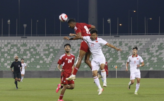 HLV Philippe Troussier h&agrave;i l&ograve;ng d&ugrave; U23 Việt Nam thua đậm U23 UAE