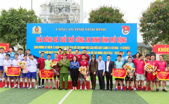 Bế mạc Giải b&oacute;ng đ&aacute; tuổi trẻ C&ocirc;ng an Ninh B&igrave;nh mở rộng
