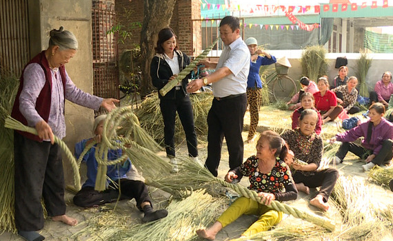 Người B&iacute; thư Chi bộ đưa nghề về địa phương