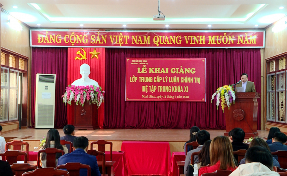 Khai giảng lớp trung cấp l&yacute; luận ch&iacute;nh trị hệ tập trung kh&oacute;a XI năm 2023