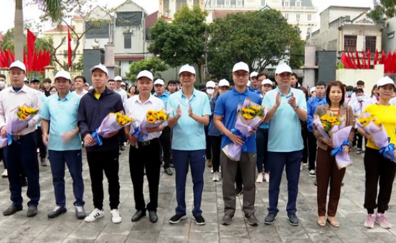 Hoa Lư ph&aacute;t động Th&aacute;ng hoạt động thể dục, thể thao cho mọi người
