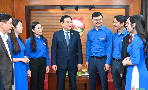 Chủ tịch Quốc hội Vương Đ&igrave;nh Huệ: C&aacute;c tổ chức Đo&agrave;n phải tăng cường hỗ trợ để thanh ni&ecirc;n c&oacute; việc l&agrave;m ổn định