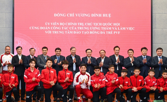 Chủ tịch Quốc hội Vương Đ&igrave;nh Huệ thăm l&agrave;m việc tại Hưng Y&ecirc;n