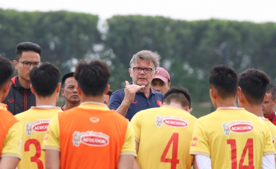 HLV Philippe Troussier v&agrave; U23 Việt Nam: Đường d&agrave;i mới biết ngựa hay