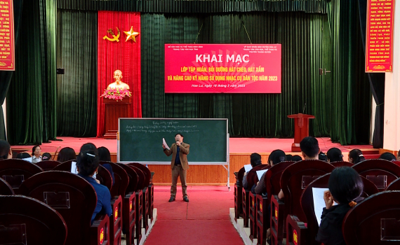 Khai mạc lớp tập huấn nghệ thuật truyền thống v&agrave; sử dụng nhạc cụ d&acirc;n tộc