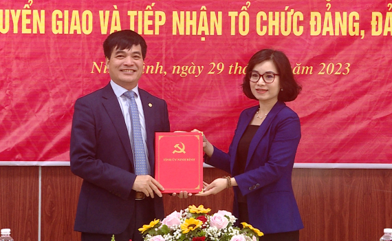 Chuyển giao v&agrave; tiếp nhận Tổ chức cơ sở Đảng, đảng vi&ecirc;n 