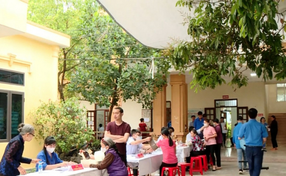 Kh&aacute;m bệnh, cấp thuốc miễn ph&iacute; tại x&atilde; Gia H&ograve;a