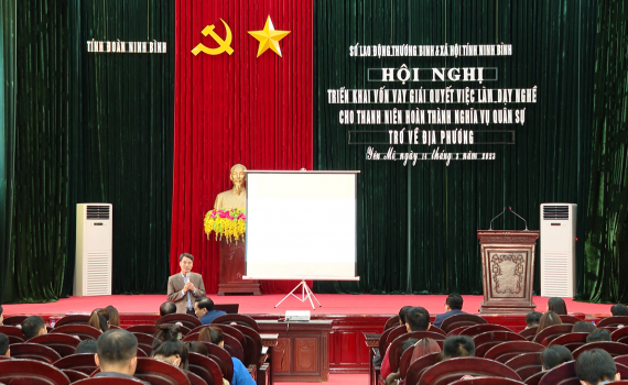 Hội nghị tuy&ecirc;n truyền, phổ biến ph&aacute;p luật về vốn vay giải quyết việc l&agrave;m