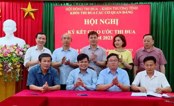 Khối c&aacute;c cơ quan Đảng k&yacute; kết giao ước thi đua
