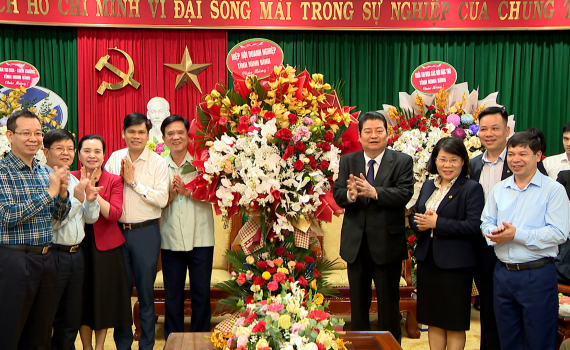 Khối Thi đua Hội đặc th&ugrave; tỉnh Ninh B&igrave;nh tham quan Nh&agrave; m&aacute;y xi măng Xu&acirc;n Th&agrave;nh