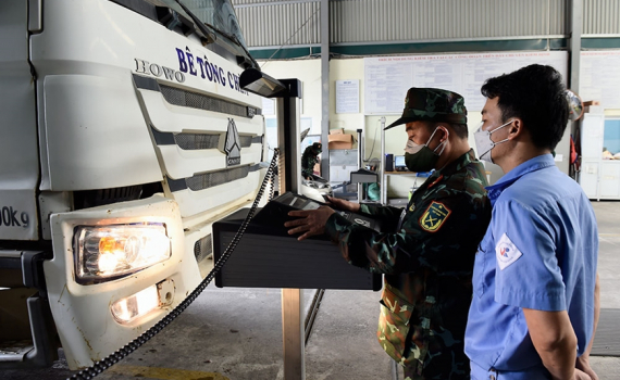 Quy định đăng kiểm mới: Đ&egrave;n l&ugrave;i kh&ocirc;ng s&aacute;ng, chỉ nhắc nhở chủ phương tiện