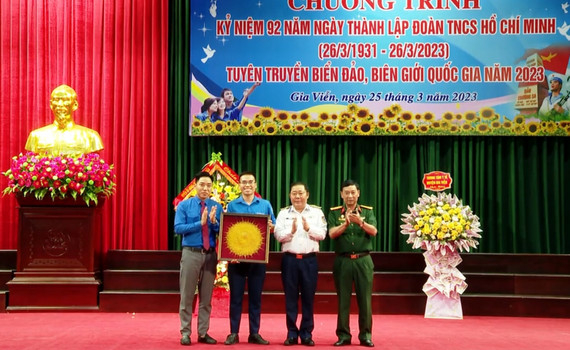 Tuy&ecirc;n truyền biển đảo, bi&ecirc;n giới quốc gia tại trường THPT Gia Viễn A