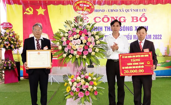 Th&ocirc;n S&ograve;ng Xanh, x&atilde; Quỳnh Lưu đ&oacute;n Bằng c&ocirc;ng nhận Khu d&acirc;n cư n&ocirc;ng th&ocirc;n mới kiểu mẫu