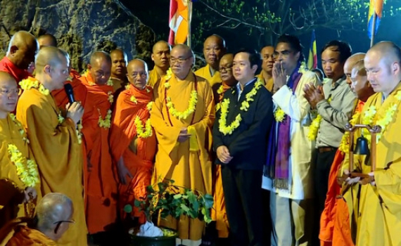 Đ&oacute;n nhận c&acirc;y Bồ đề thi&ecirc;ng từ Sri Lanka về trồng tại ch&ugrave;a B&aacute;i Đ&iacute;nh