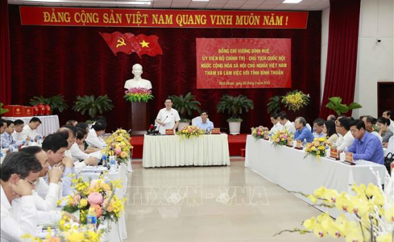 Chủ tịch Quốc hội Vương Đ&igrave;nh Huệ l&agrave;m việc với Ban Thường vụ Tỉnh ủy B&igrave;nh Thuận  