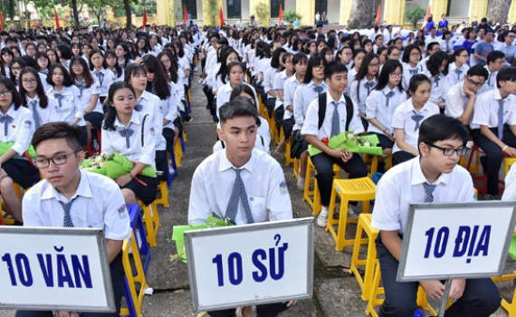 Kh&ocirc;ng tổ chức lớp kh&ocirc;ng chuy&ecirc;n trong trường chuy&ecirc;n