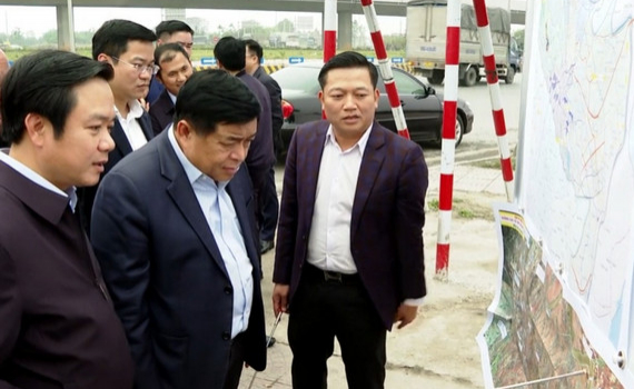 Đo&agrave;n c&ocirc;ng t&aacute;c của Bộ Kế hoạch v&agrave; Đầu tư kiểm tra c&ocirc;ng t&aacute;c chuẩn bị đầu tư Dự &aacute;n x&acirc;y dựng tuyến đường cao tốc Ninh B&igrave;nh - Hải Ph&ograve;ng đoạn qua tỉnh Ninh B&igrave;nh