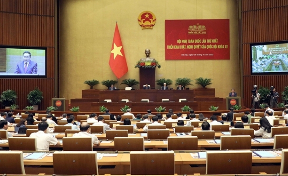 Sớm đưa luật, nghị quyết v&agrave;o cuộc sống