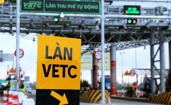 Sẽ thu ph&iacute; kh&ocirc;ng dừng tại 5 s&acirc;n bay từ ng&agrave;y 5-5 tới