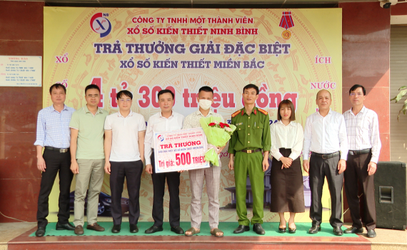 Trao giải đặc biệt Xổ số kiến thiết miền Bắc