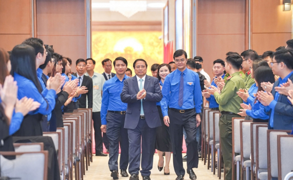 Thủ tướng Ch&iacute;nh phủ Phạm Minh Ch&iacute;nh đối thoại với thanh ni&ecirc;n