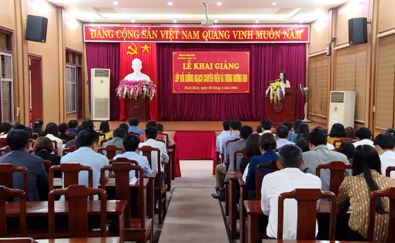 Khai giảng lớp bồi dưỡng ngạch chuy&ecirc;n vi&ecirc;n v&agrave; tương đương K60