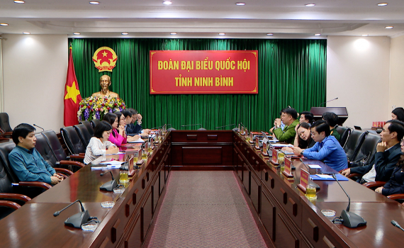 Ủy ban Thường vụ Quốc hội chất vấn lĩnh vực T&agrave;&igrave; ch&iacute;nh v&agrave; Ngoại giao