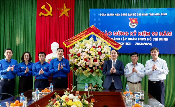 Đồng ch&iacute; Ph&oacute; B&iacute; thư Thường trực Tỉnh ủy thăm, ch&uacute;c mừng Tỉnh đo&agrave;n nh&acirc;n kỷ niệm Ng&agrave;y truyền thống