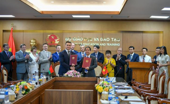 Ph&ecirc; duyệt Hiệp định hợp t&aacute;c gi&aacute;o dục giữa Việt Nam v&agrave; Belarus