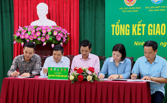 K&yacute; kết giao ước thi đua thực hiện hoạt động ủy th&aacute;c t&iacute;n dụng ch&iacute;nh s&aacute;ch x&atilde; hội