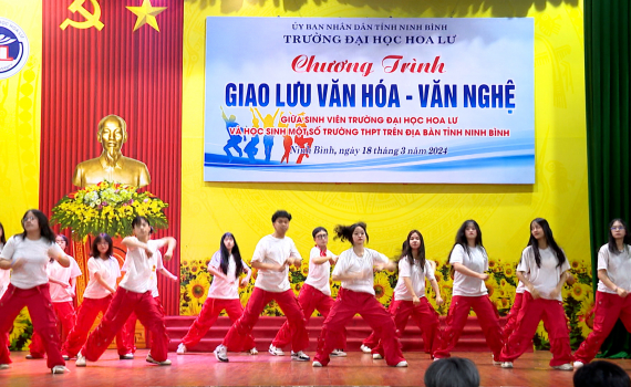 Giao lưu Văn h&oacute;a &ndash; Văn nghệ giữa sinh vi&ecirc;n trường Đại học Hoa Lư v&agrave; học sinh một số trường THPT tr&ecirc;n địa b&agrave;n tỉnh Ninh B&igrave;nh