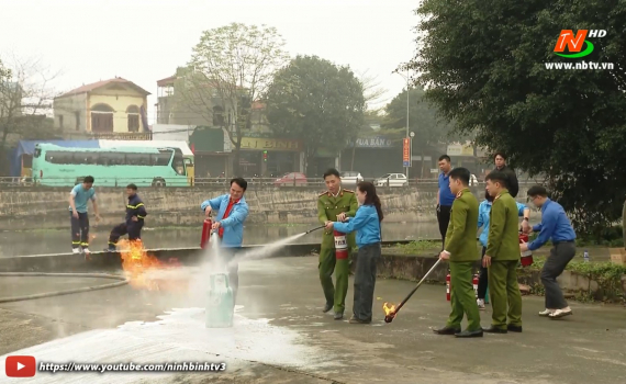 Tập huấn chữa ch&aacute;y, cứu nạn, cứu hộ cho đo&agrave;n vi&ecirc;n, thanh ni&ecirc;n th&agrave;nh phố Ninh B&igrave;nh 