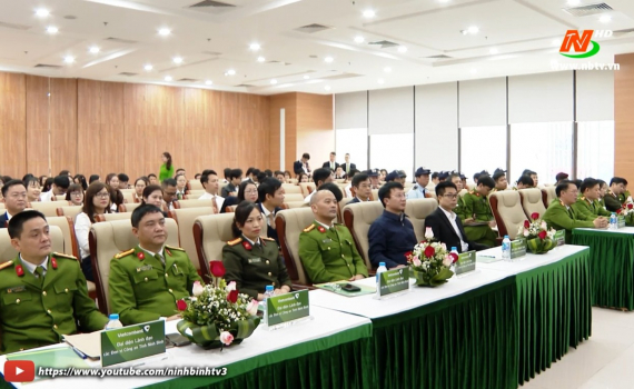 Tuy&ecirc;n truyền ph&ograve;ng ngừa tội phạm cướp t&agrave;i sản tại ng&acirc;n h&agrave;ng