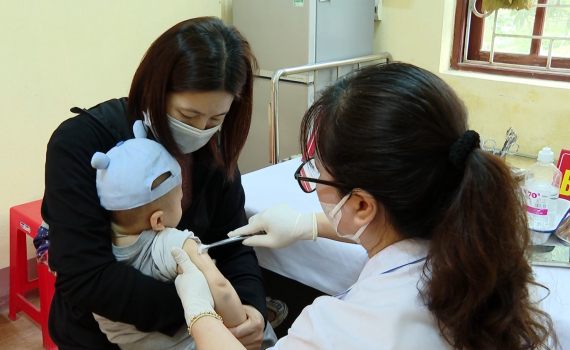 Tập trung ph&ograve;ng, chống dịch sởi tr&ecirc;n địa b&agrave;n tỉnh Ninh B&igrave;nh
