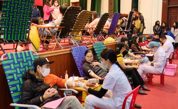 Th&agrave;nh phố Hoa Lư tổ chức Chương tr&igrave;nh &ldquo;Giọt hồng Cố đ&ocirc;&rdquo;