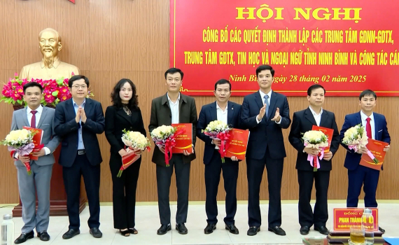  C&ocirc;ng bố c&aacute;c Quyết định của UBND tỉnh về việc th&agrave;nh lập c&aacute;c Trung t&acirc;m trực thuộc Sở Gi&aacute;o dục v&agrave; Đ&agrave;o tạo