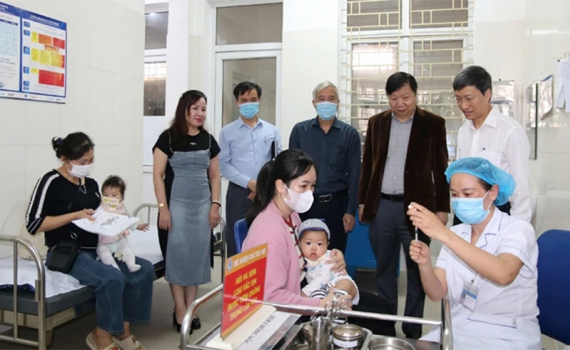 Tăng cường ph&acirc;n luồng, kiểm so&aacute;t l&acirc;y nhiễm sởi trong c&aacute;c cơ sở kh&aacute;m chữa bệnh
