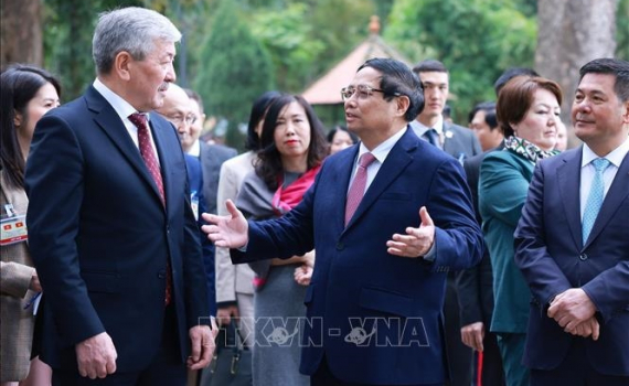 Thủ tướng Phạm Minh Ch&iacute;nh v&agrave; Thủ tướng Kyrgyzstan Adylbek Kasymaliev thăm Khu di t&iacute;ch Chủ tịch Hồ Ch&iacute; Minh