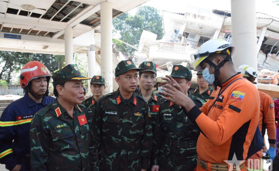 Lực lượng cứu hộ Việt Nam tiếp cận khu vực bị ảnh hưởng bởi động đất ở thủ đ&ocirc; của Myanmar