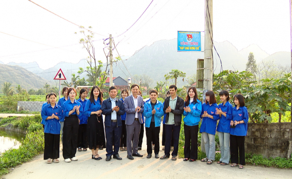 Kh&aacute;nh th&agrave;nh c&ocirc;ng tr&igrave;nh thắp s&aacute;ng đường qu&ecirc; tại th&ocirc;n Lộc Động