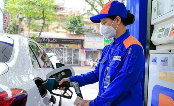 Gi&aacute; xăng, dầu đồng loạt giảm