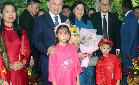 Tổng B&iacute; thư T&ocirc; L&acirc;m bắt đầu thăm ch&iacute;nh thức Cộng h&ograve;a Singapore