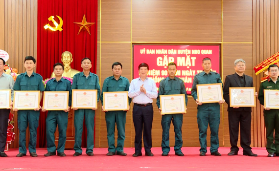 Nho Quan, Y&ecirc;n M&ocirc; gặp mặt kỷ niệm 90 năm Ng&agrave;y truyền th&ocirc;ng D&acirc;n qu&acirc;n tự vệ