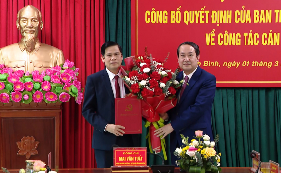 C&ocirc;ng bố Quyết định của Ban Thường vụ Tỉnh ủy về c&ocirc;ng t&aacute;c c&aacute;n bộ