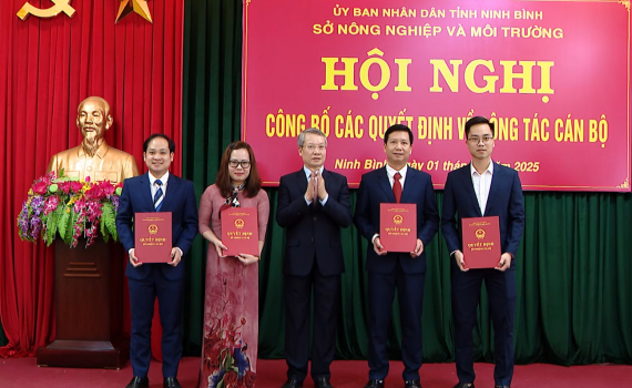 Sở N&ocirc;ng nghiệp v&agrave; M&ocirc;i trường c&ocirc;ng bố c&aacute;c Quyết định về c&ocirc;ng t&aacute;c c&aacute;n bộ