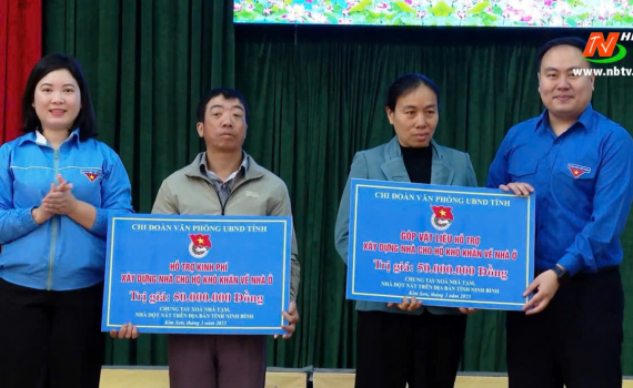 Trao tặng nguồn lực hỗ trợ x&oacute;a nh&agrave; tạm, nh&agrave; dột n&aacute;t tại thị trấn B&igrave;nh Minh